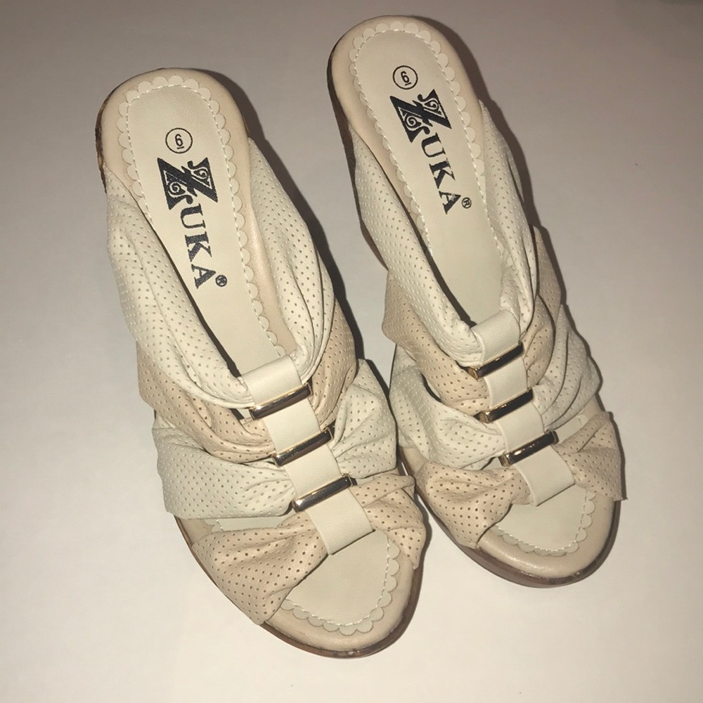 NWT Zuka wedges